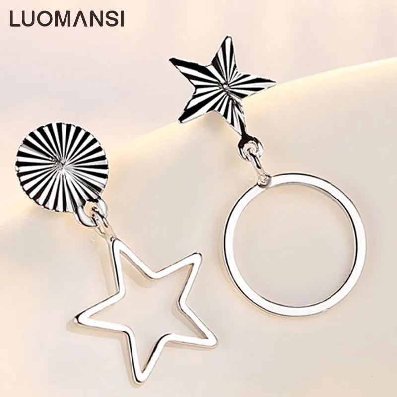 

Exaggerated Five-Pointed Star Geometry Hollow Round Earrings Korean Simple Asymmetric Personality Earrings Wild Earrings