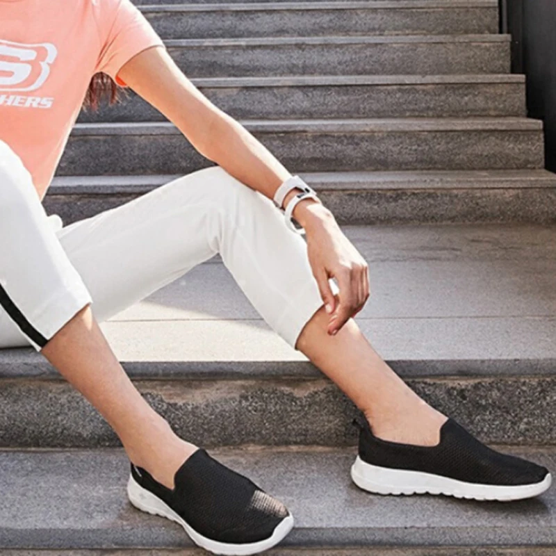 Женские легкие лоферы Skechers удобные дышащие прогулочные туфли черного цвета на