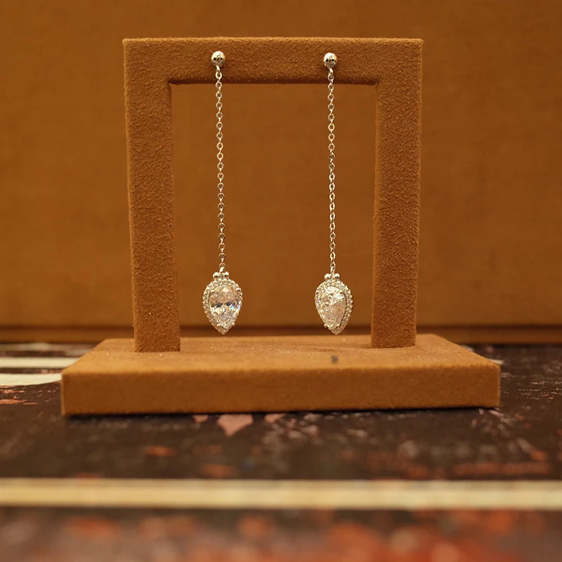 

Local focal Water Drop Design Drop Earrings