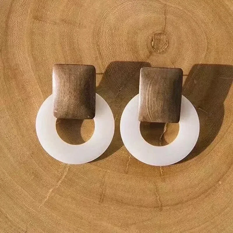 

New Design Wood Pendant Earrings Fashion Korean Simple White Geometric Round Drop Earrings for Women and Girls Jewelry