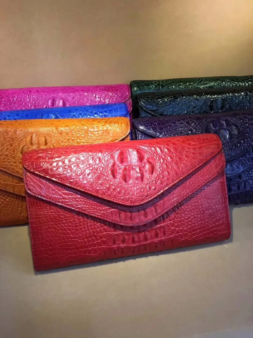 Рисунок 4 - Кошельки и кошелек из крокодиловой кожи