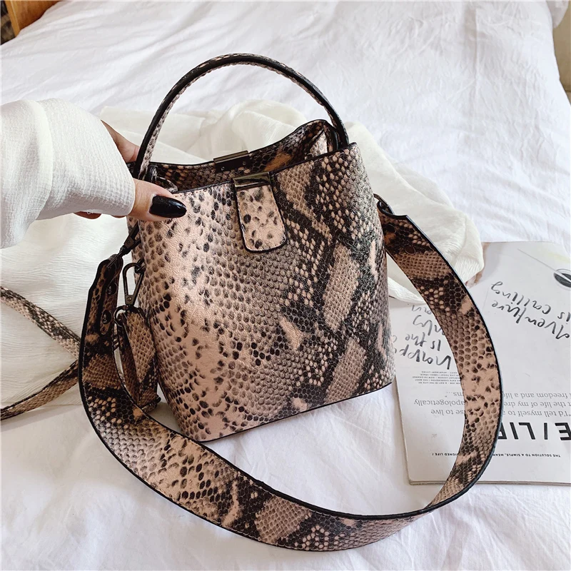 

NIGEDU Brand Designer Women bucket bag Snake Female Messenger Bags PU leather Wide strap Female Shoulder Bags Ladies Handbags