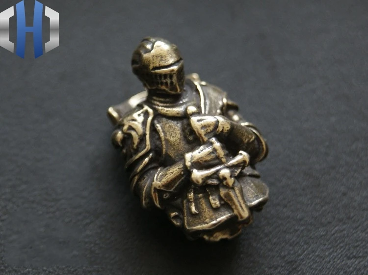 EDC Vintage Vicissitude Knight Brass Crusader Armor Warrior Knife Umbrella Rope Buckle Key Drop Knife Beads EDC Vintage Vicissitude Knight Brass Crusader Armor Warrior Knife Umbrella Rope Buckle Key Drop Knife Beads