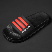 Новинка; стильные мужские шлепанцы для ванной на толстой подошве; пляжные мужские шлепанцы с мягкой подошвой; модные летние мужские шлепанцы на плоской подошве; цвет красный, синий