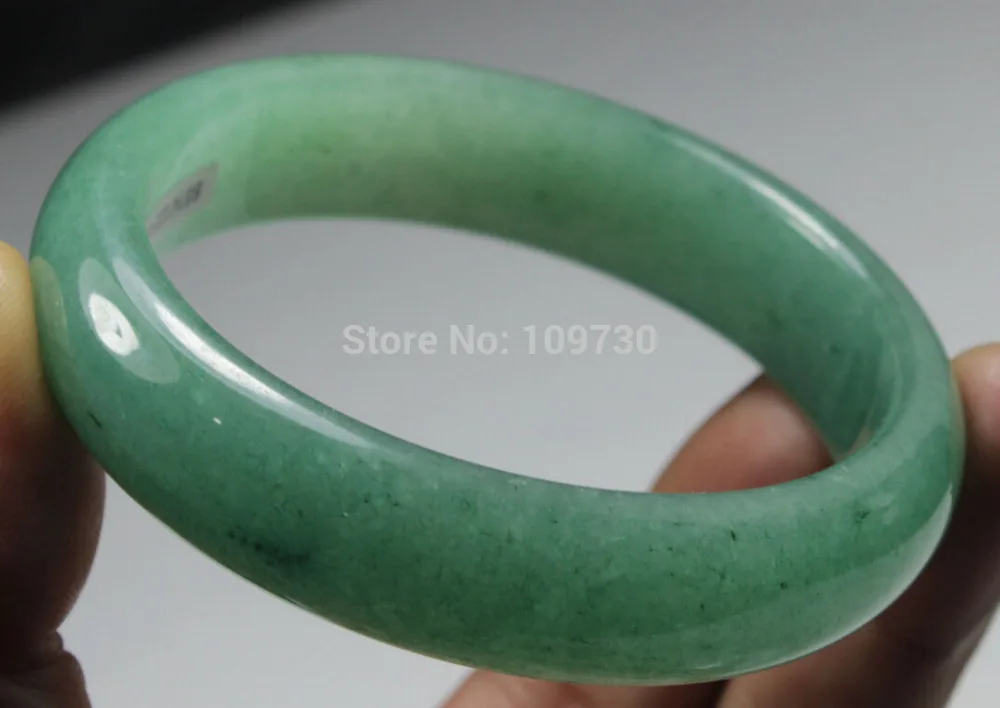 

001564 100% Natural Emerald Green Aventurine Jade Gems Bangle Bracelet (A0502)