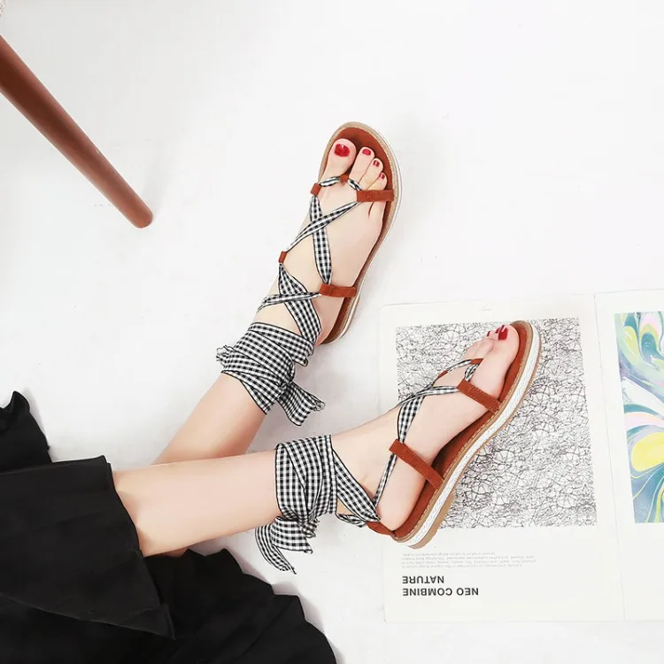 

FERLENZ Big Size 11 12 Flat-bottomed retro-Roman sandy beach Bohemian cross straps with toe checked sandals