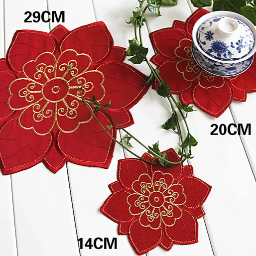 

Luxury Satin Lace Christmas Round Placemat Red Embroidery Flowers Pattern Coffee Dinner Table Coaster Mat Wedding Banquet Decor