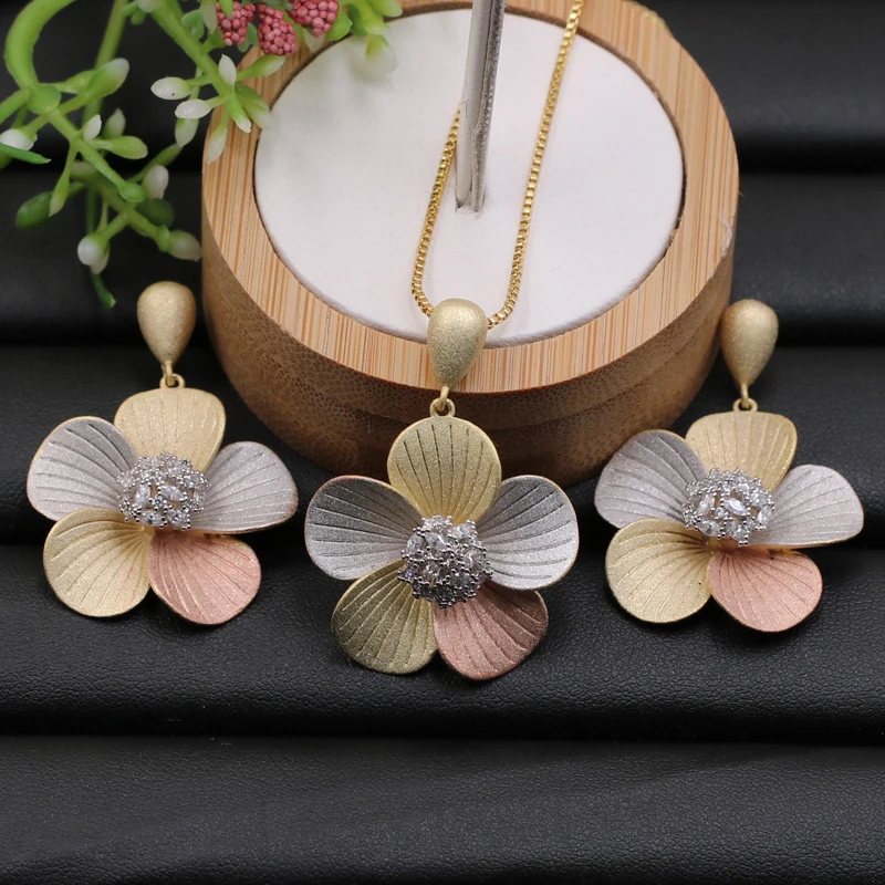 

Lanyika Jewelry Set Luxury Simple Lovely Flower Zircon Sandblasting Plated Necklace with Earrings for Wedding Best Bridal Gifts