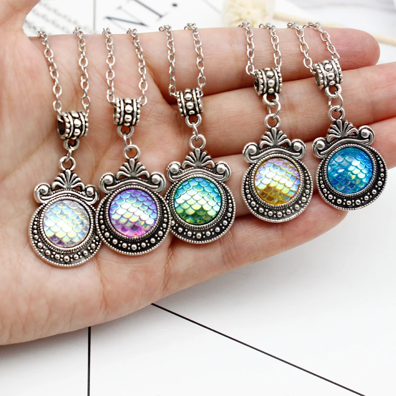 

Simple Lucky Colorful Mermaid Fish Scale Necklace Beautifully Carved Magic Mirror Pendant for Women's Jewelry