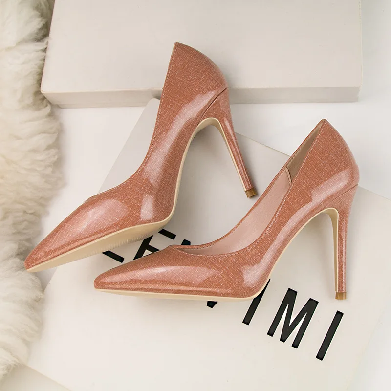 

2019 spring new fashion simple solid color patent leather sexy pointed high heels women comfortable wild stiletto shoes.
