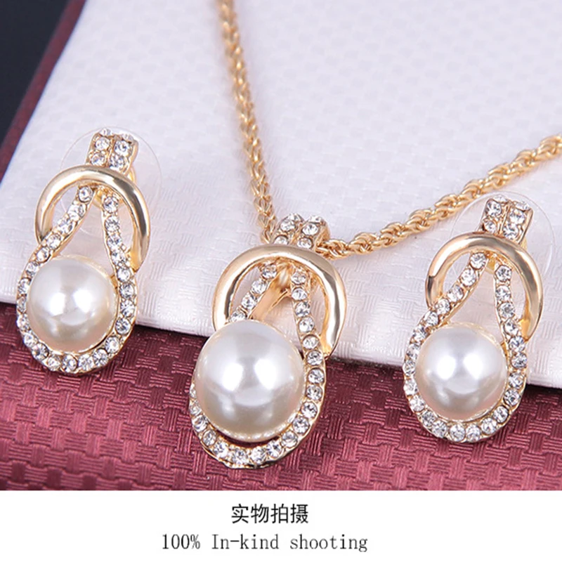 

Classic retro pearl ladies fashion necklace set earrings set gold pendant simple necklace hot sale birthday jewelry 2019 new