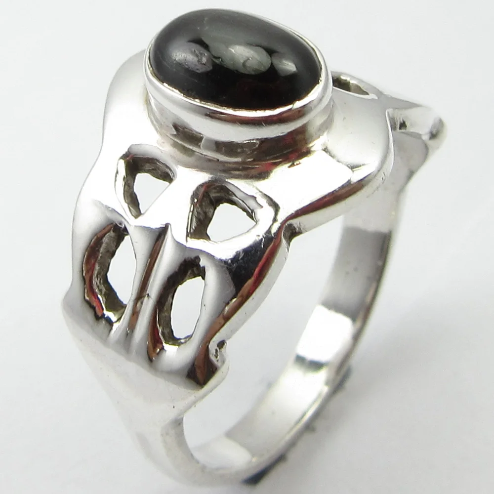 

SOLID SILVER Oval BLACK STAR Collectible Ring Size 7.75 ! Discount Jewelry