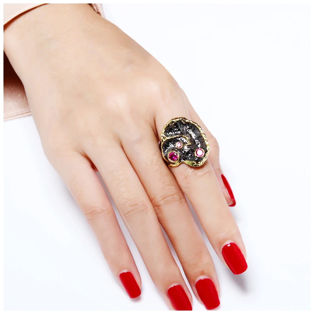 DreamCarnival 1989 Designer Lotus Black Gold Color Fuchsia Red CZ Crystals Engagement Jewelry Anillos Vintage Flower Ring R01