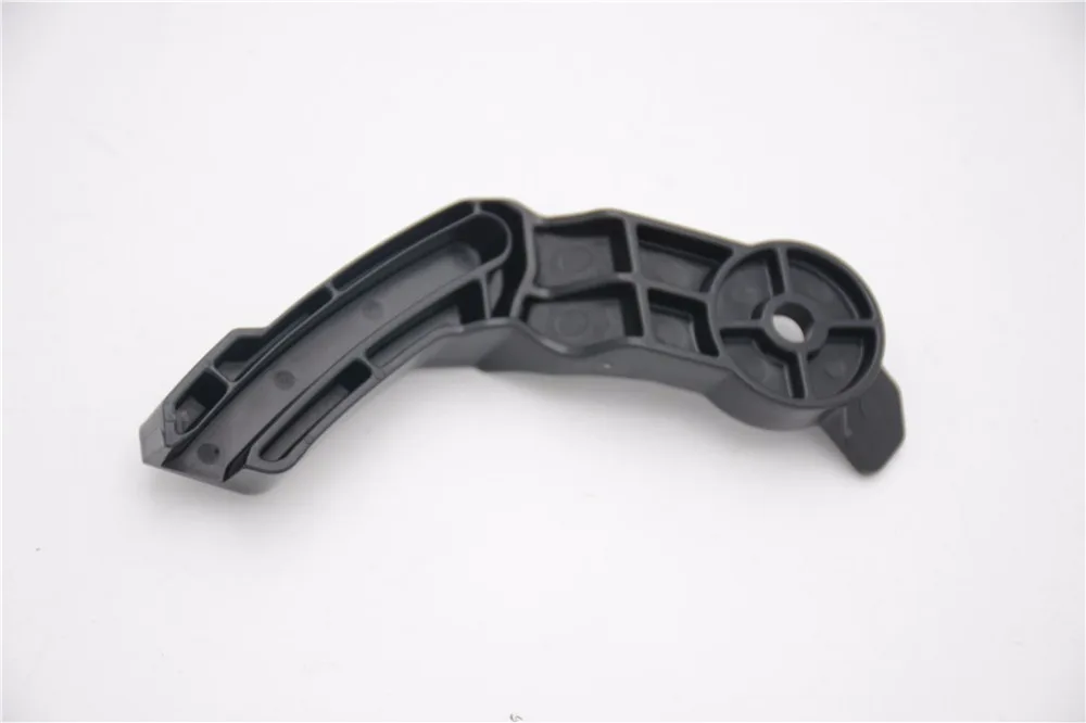 2012-2015 Mazda 5 right front bumper retainer oem new !!! 2012-2015 Mazda 5 right front bumper retainer oem new !!!