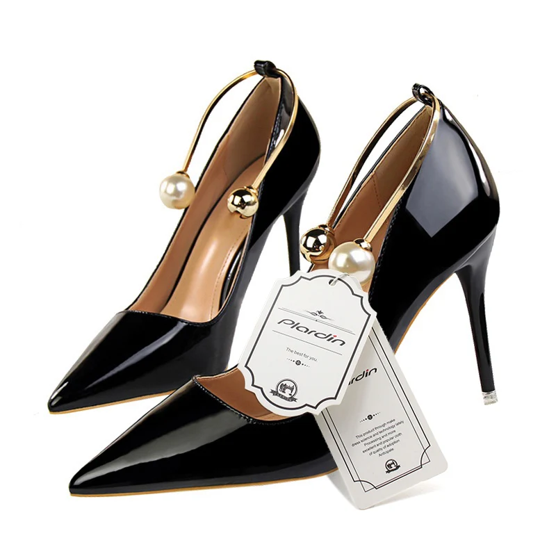 Plardin/женские туфли-лодочки на тонком каблуке; женская обувь с острым носком, украшенная жемчугом
