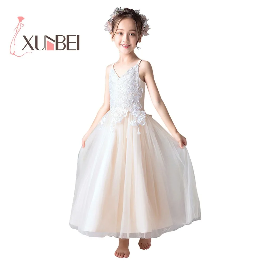 

Princess Champagne Flower Girl Dresses 2019 V Neck Lace Appliqued Girls Pageant Dresses First Communion Dresses Party Gown
