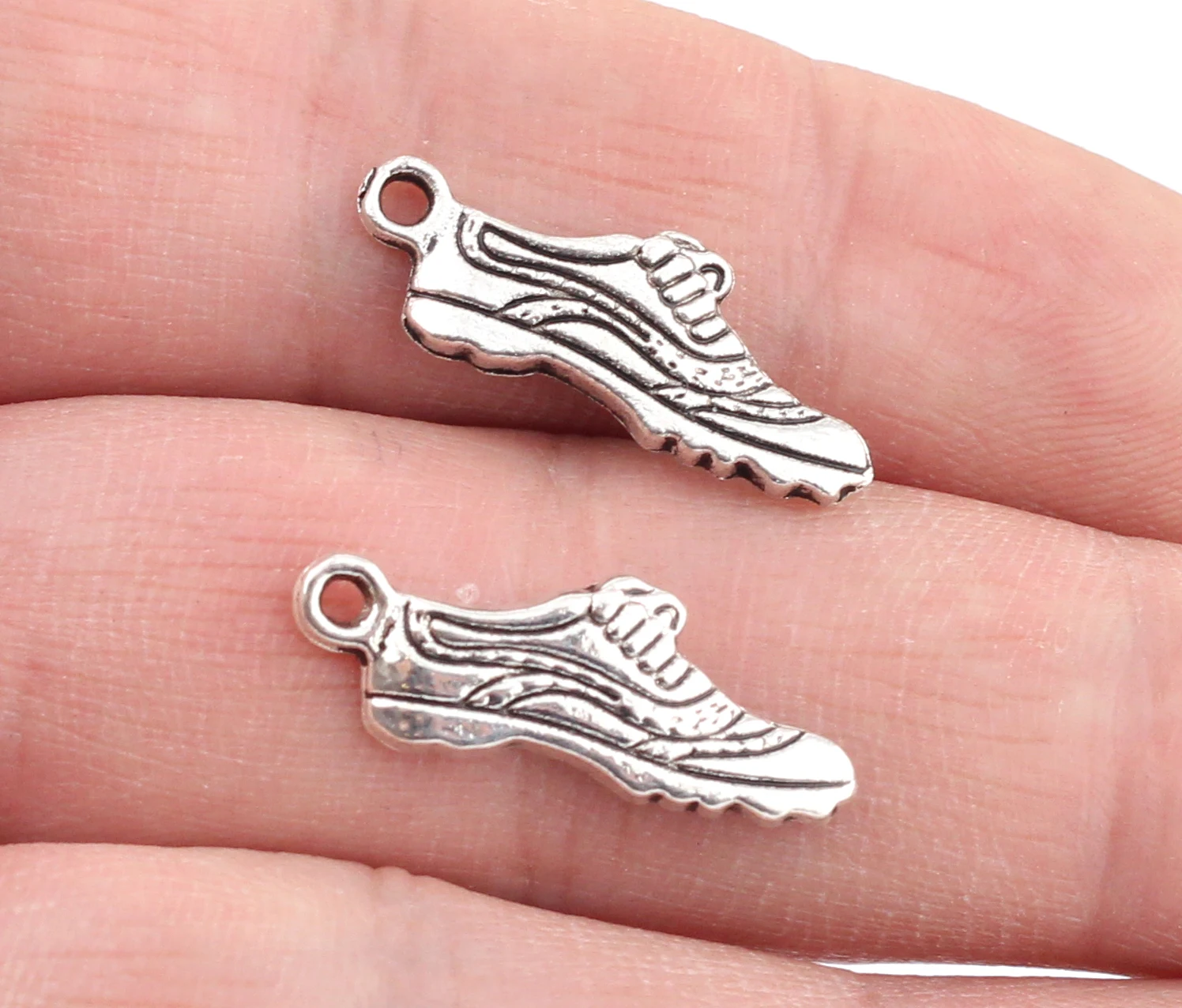 24*9mm 12pcs/lot 2017 new fashion antique silver plated handmade charms Pendant Leather shoes