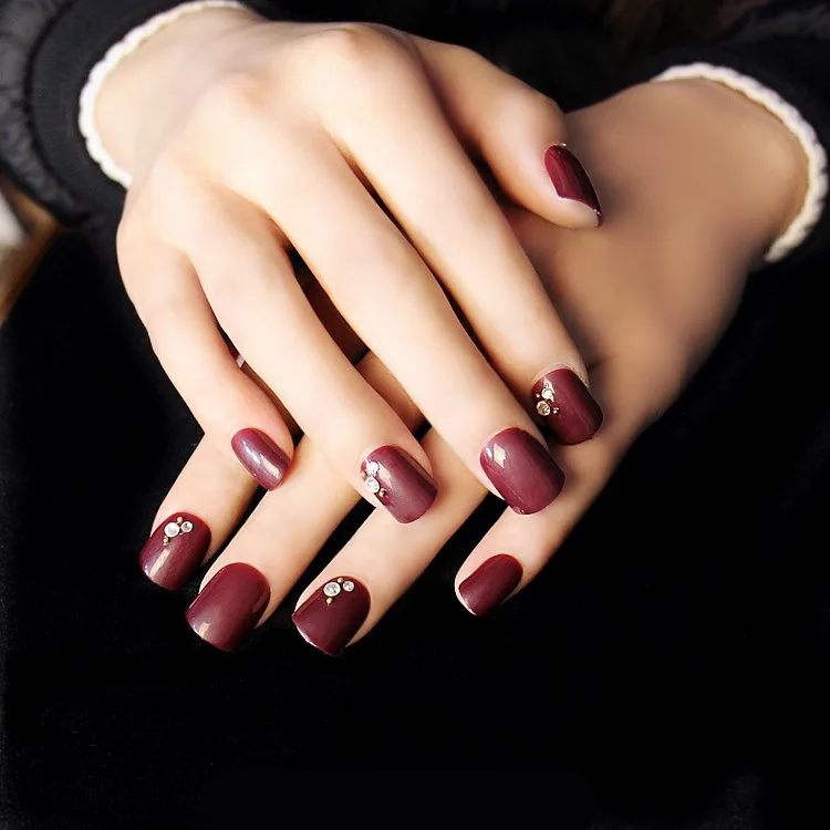 маникюр для женщины. типсы для ногтей. маникюр с накладными ногтями. искусственные ногти. Nail tips.