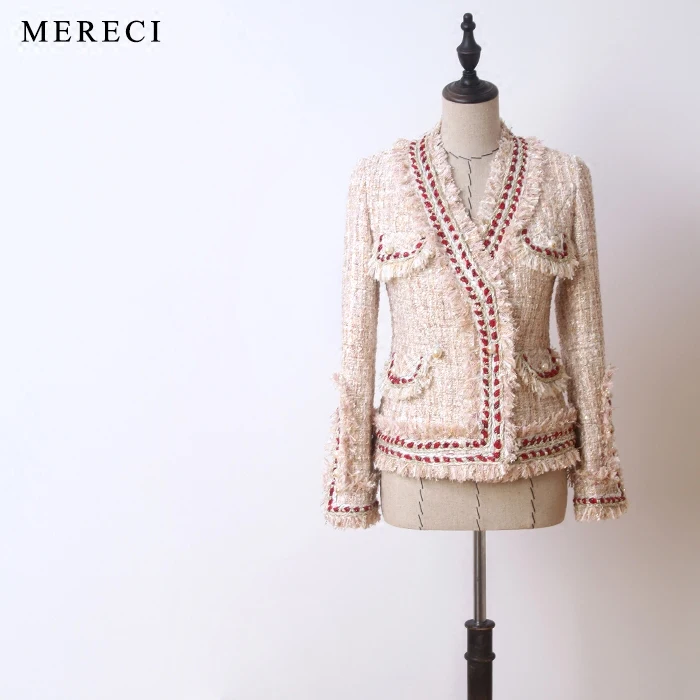 

New in pieces the shelves beauty lay his pale golden edge of elegant pearl clasp big-name suiting small sweet wind coat