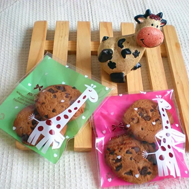 

500pcs/lot 10*10+3cm Giraffe Self-adhesive style Plastic bags Wedding and Party Candy Snack and Gift Packaging Bags B088