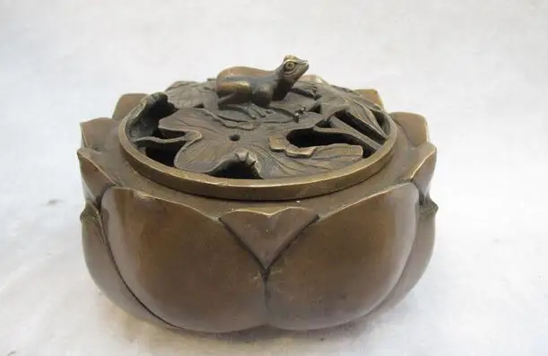 

Tibet Folk Collection Bronze carved Lotus leaf Spittor Toad incense burner