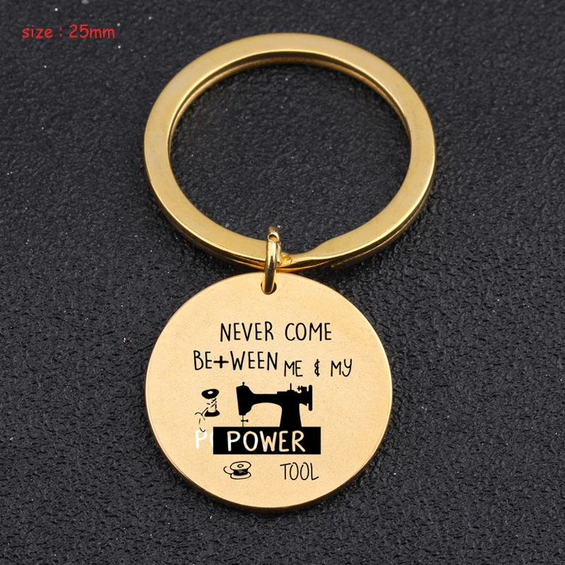 Выгравированный брелок Never Come Be + Ween Me &amp My Power Tool круглый для швеи мать бабушка