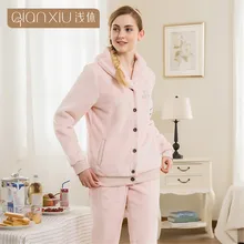 Qianxiu зимняя пара пижамный комплект для женщин caroset кардиган письма вышитые пижамы простой и тепло женщина ночные рубашки