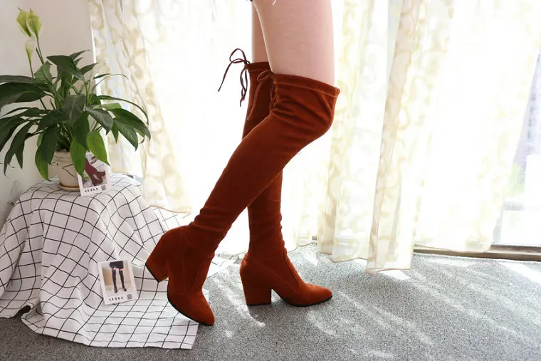 QUTAA г. Женские Сапоги выше колена осенне-зимняя обувь с острым носком женские флоковые сапоги на толстом каблуке размеры 34-43