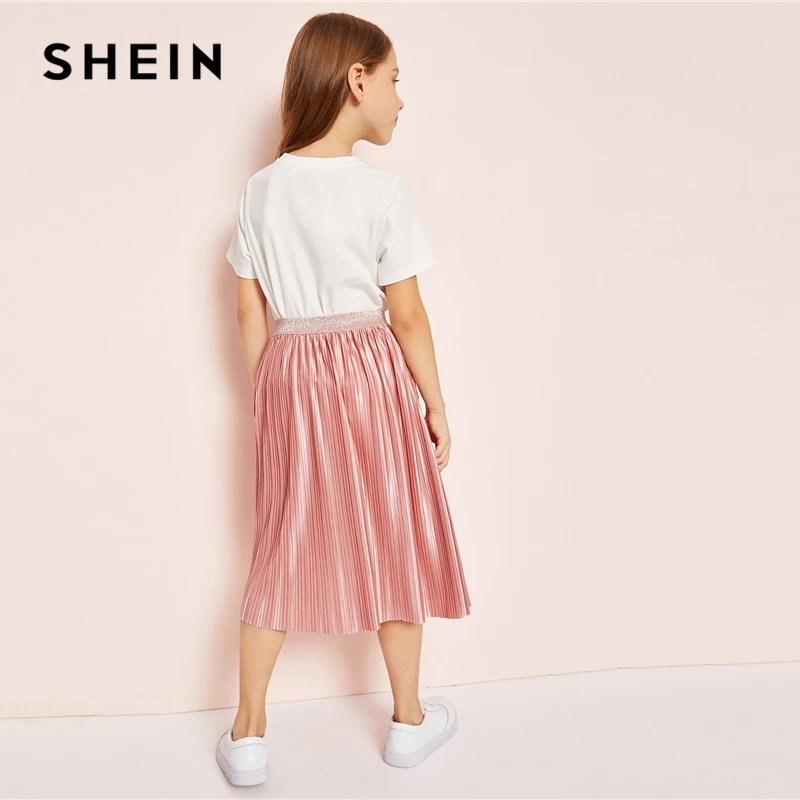 SHEIN/Детская Повседневная футболка с графикой для девочек и плиссированная сатиновая юбка комплект из двух предметов, г. Летний детский костюм с короткими рукавами