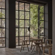 Металлическая дверь с окном мастером входная дверь