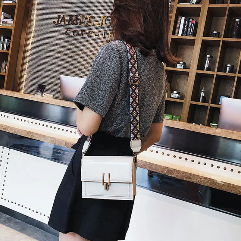 New Women Fashion Width Shoulder Bags INS Popular Female Exquisite Solid Handbag Mini Flap Lady Travel Chains Crossbody SS3474 (14)