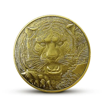 

Chinese Coins Dragon and Tiger Battle King of the Forest Souvenir Gifts Badge Collectible Coin Crafts