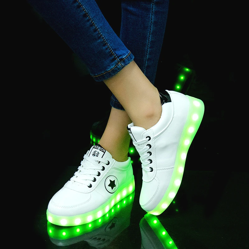 Vente 2019 USB chargeant des espadrilles avec des espadrilles rougeoyantes de contre jour avec la semelle lumineuse a allumé des chaussures d enfants pour des espadrilles lumineuses de filles