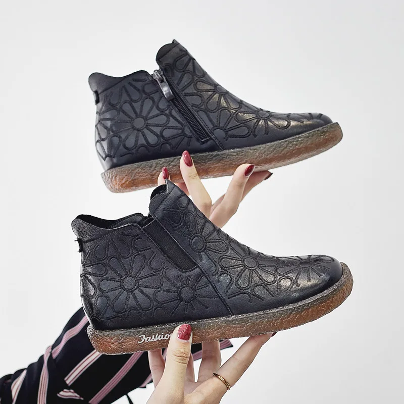 

2018 winter new fashion simple solid color flat shoes women retro style leather comfortable soft non-slip casual boots.