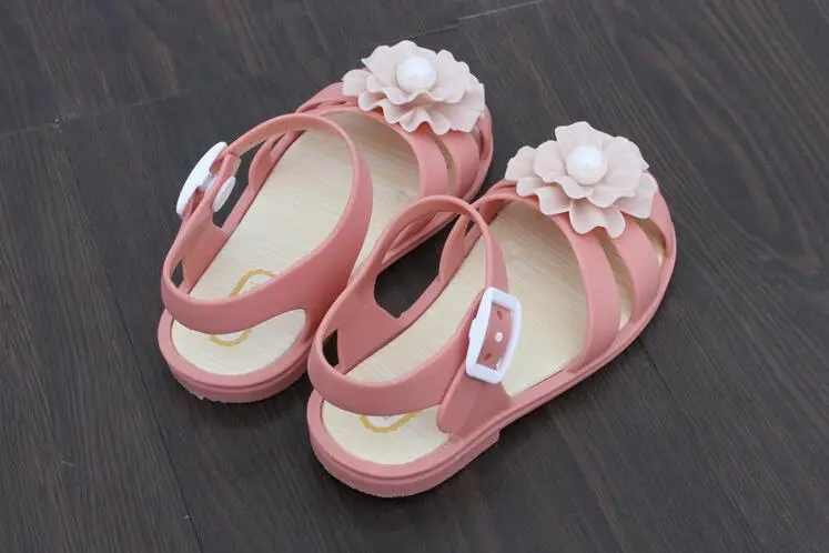 Новые сандалии; обувь для девочек с подошвой и пряжкой сандалии на завязках с цветочным рисунком; в форме сердца прозрачная обувь пляжные шлепанцы для девочек