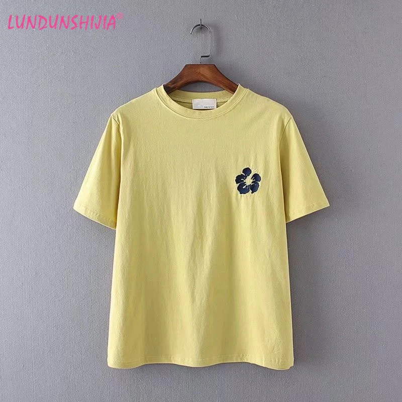 

LUNDUNSHIJIA Fashion Flowers Embroidery T-shirts Women Yellow Khaki Tee Tops 2018 Summer Clothing Casual Loose Female T-shirts