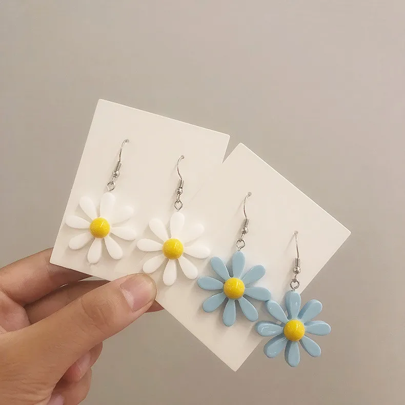 

2019 Summer Holiday Lovely Cute Blue White Acrylic Daisy Flower Drop Earrings for Women Girls Wedding Flower Ear Jewelry Gifts