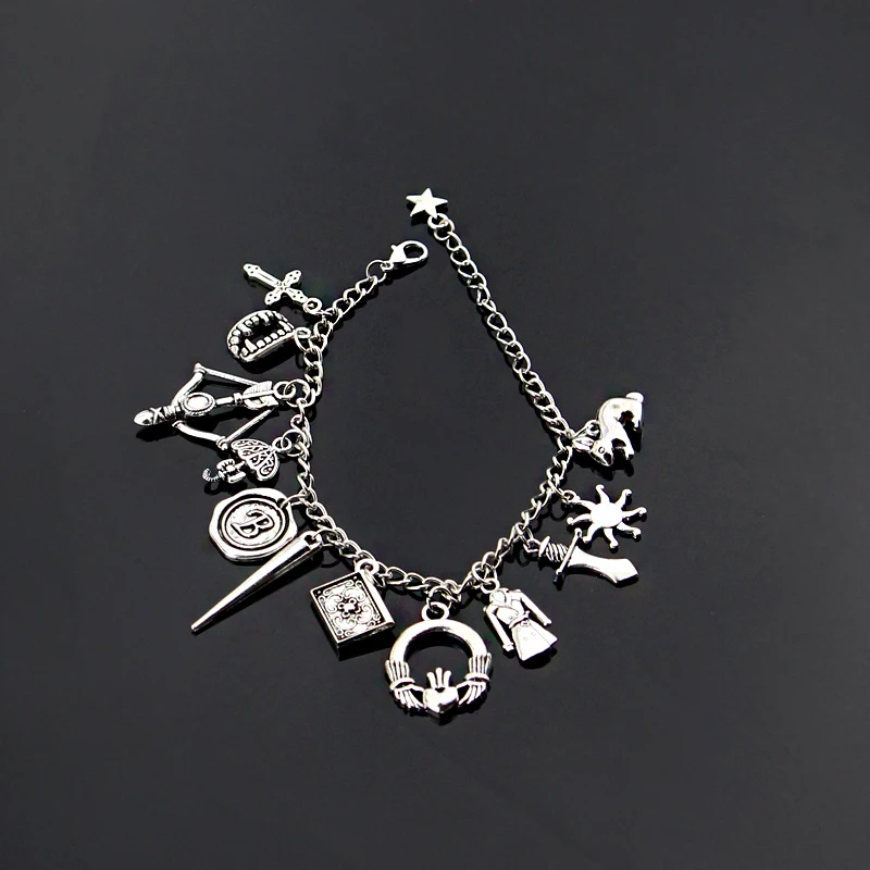

2019 New Arrival Buffy the Vampire Slayer Charm Bracelet Cross Vampire Fangs Zinc Alloy Charm Bracelet Dropshipping