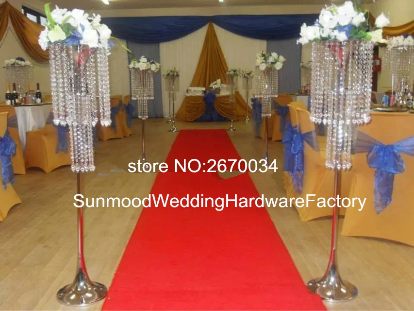 decorated crystal pillars for weddings / pillar / wedding walkway