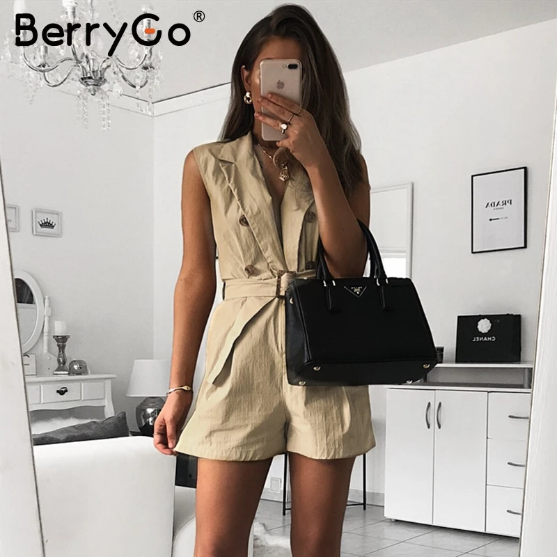 Женский спортивный костюм BerryGo с поясом элегантные на кнопках без рукавов