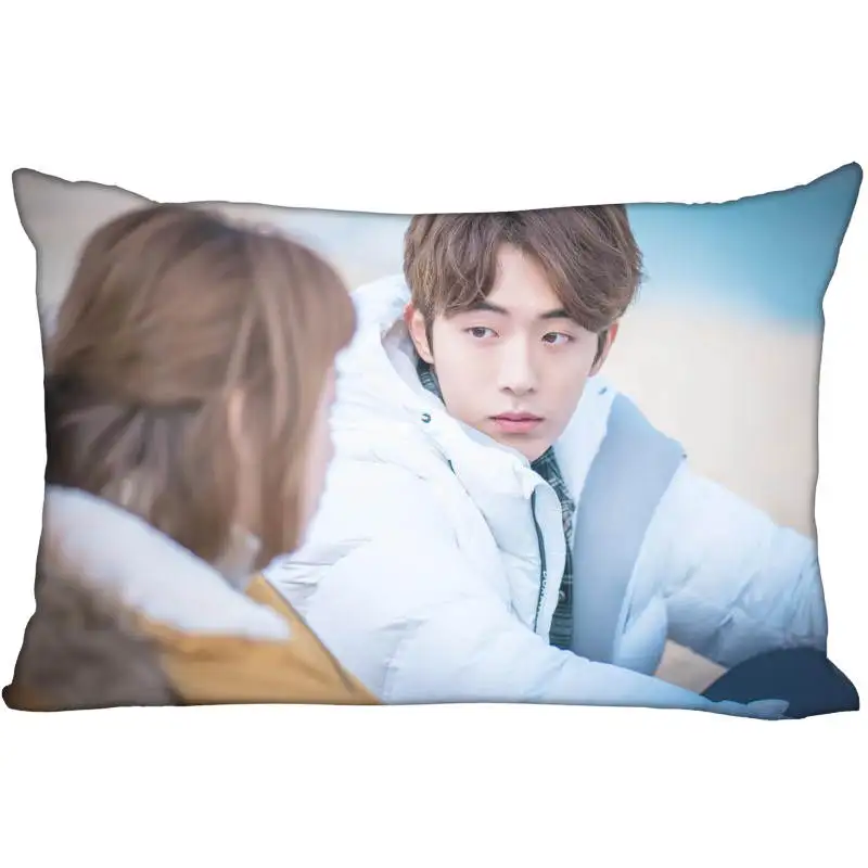 Новое поступление наволочка Nam Joo Hyuk сатиновая 35x45 см (одна сторона) с принтом цвет