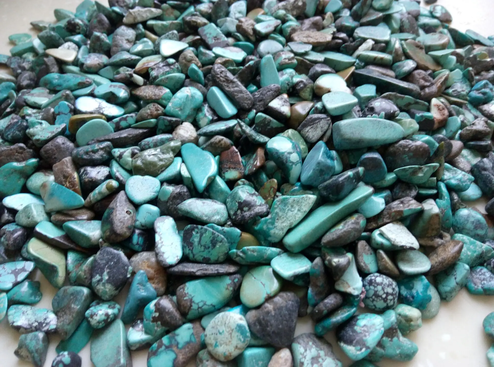 

100g Natural Turquoise 7-12mm Tumbled Chips Stone Healing Reiki