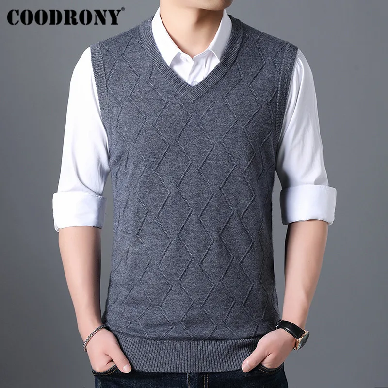 Серый COODRONY Mens Sweaters Autumn Winter Sweater Men V-Neck Sleeveless Vest Pull Homme Knitted Cashmere Wool pullover men 91017 - Цвет: Серый