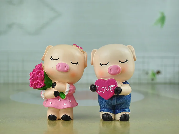 Pig Lover Figurine (6)