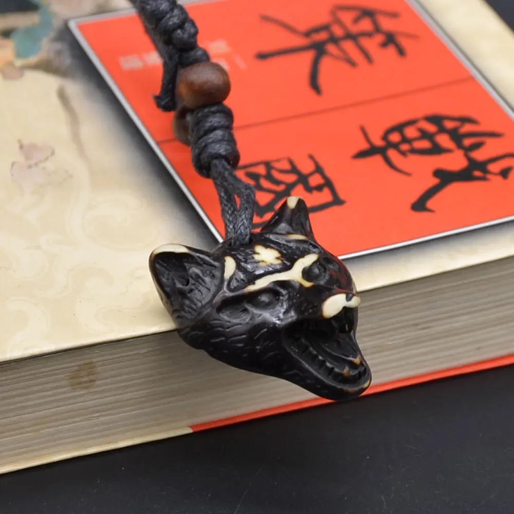 UMGODLY Cool Retro Wolf Totem Pendant Imitation Yak Bone Tribal Hawaiian Surfer Wood Beads Choker Necklace Talisman Man Jewelry UMGODLY Cool Retro Wolf Totem Pendant Imitation Yak Bone Tribal Hawaiian Surfer Wood Beads Choker Necklace Talisman Man Jewelry