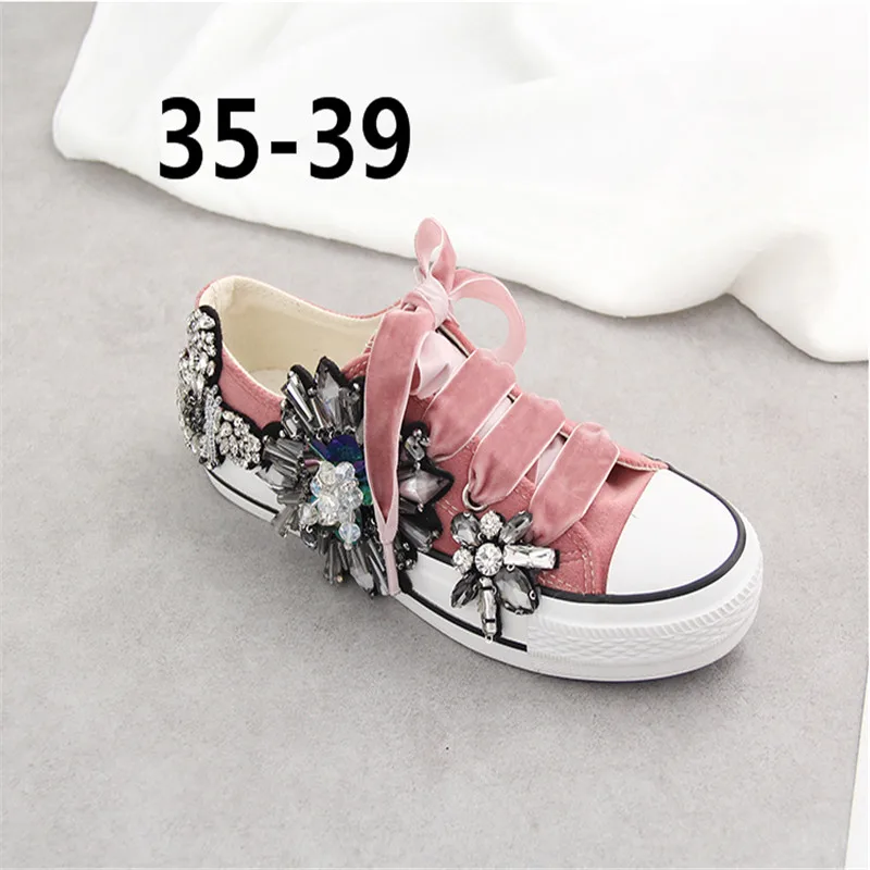 

Outdoor soft bottom breathable new rhinestone female flower gold velvet flat Korean version of the tide handmade shoes