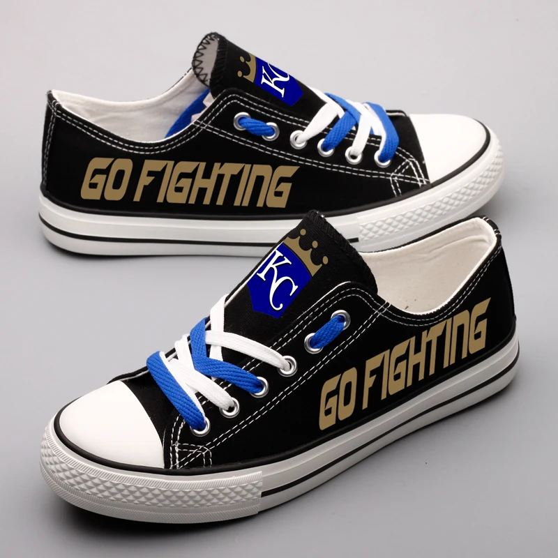 

Low Top Black Men Canvas Shoes Fashion America Kansas City Designer Team Fans Tenis Flat Shoes Lace-Up Causal Walking Footwear