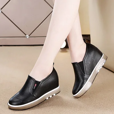 Летние дышащие кроссовки из искусственной кожи на платформе; кроссовки на танкетке и высоком каблуке; Femme; Повседневная белая Вулканизированная обувь; визуально увеличивающая рост на 6 см - Цвет: Черный