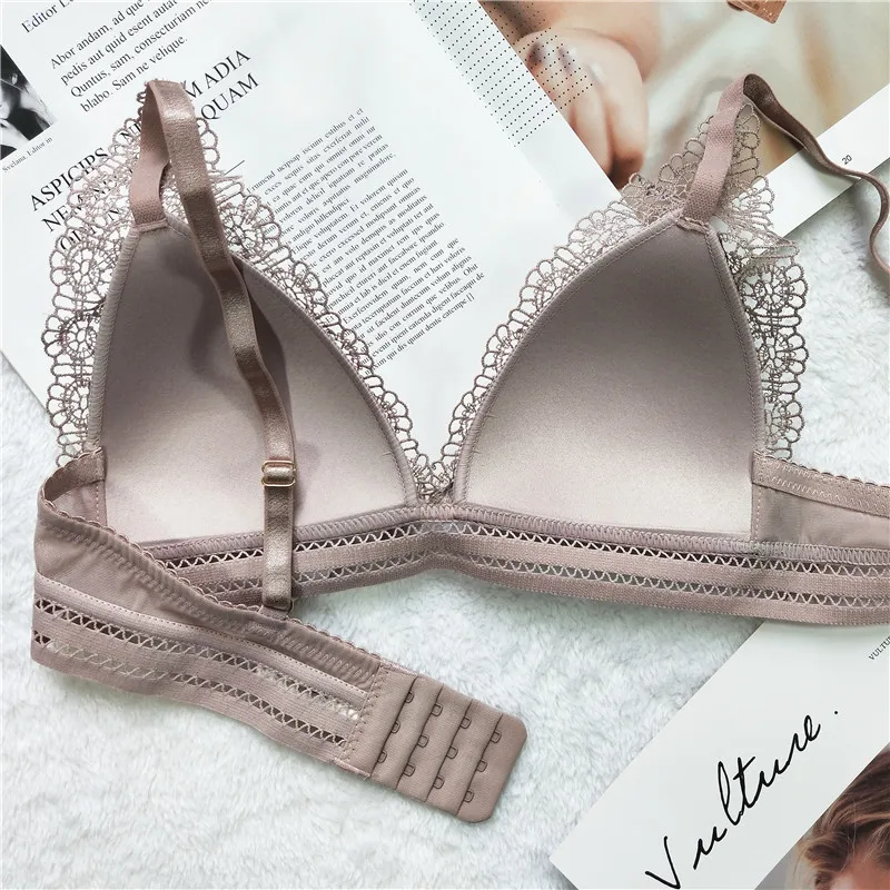 Women Thin Bras French Style Bralette Lace Wireless Triangle Cup Women Lingerie Soft Bra Seamless Underwear Deep V Lingerie