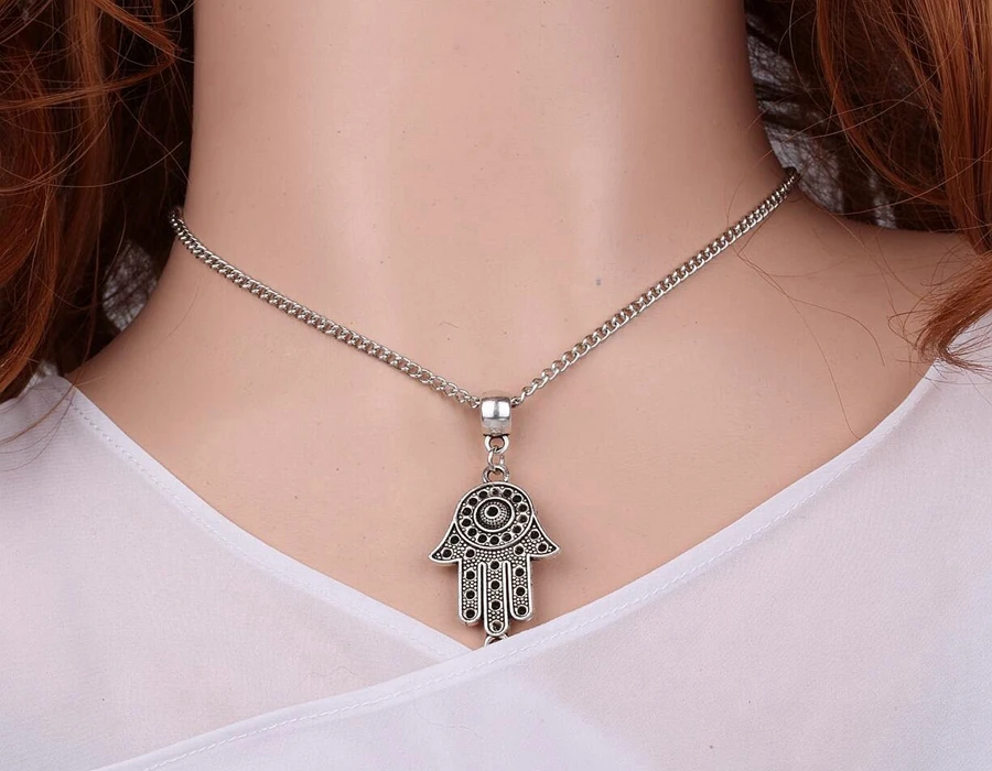 

Vintage Silver Eye Hand Peace Demon Eye Hand Your Feet Baby Foot Feet Necklaces Pendant Friendship Jewelry For Woman Gifts NEW